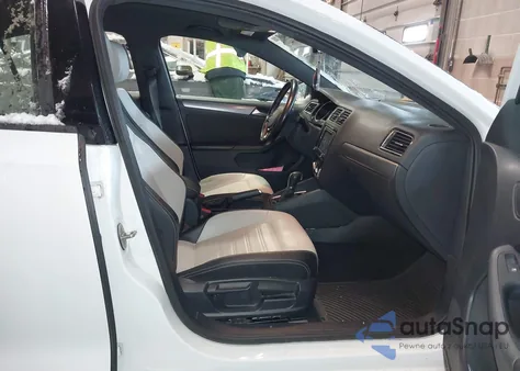 2016 Volkswagen Jetta 1.8T Sport из США, поврежденный, VIN 3VWD17AJ2GM270429